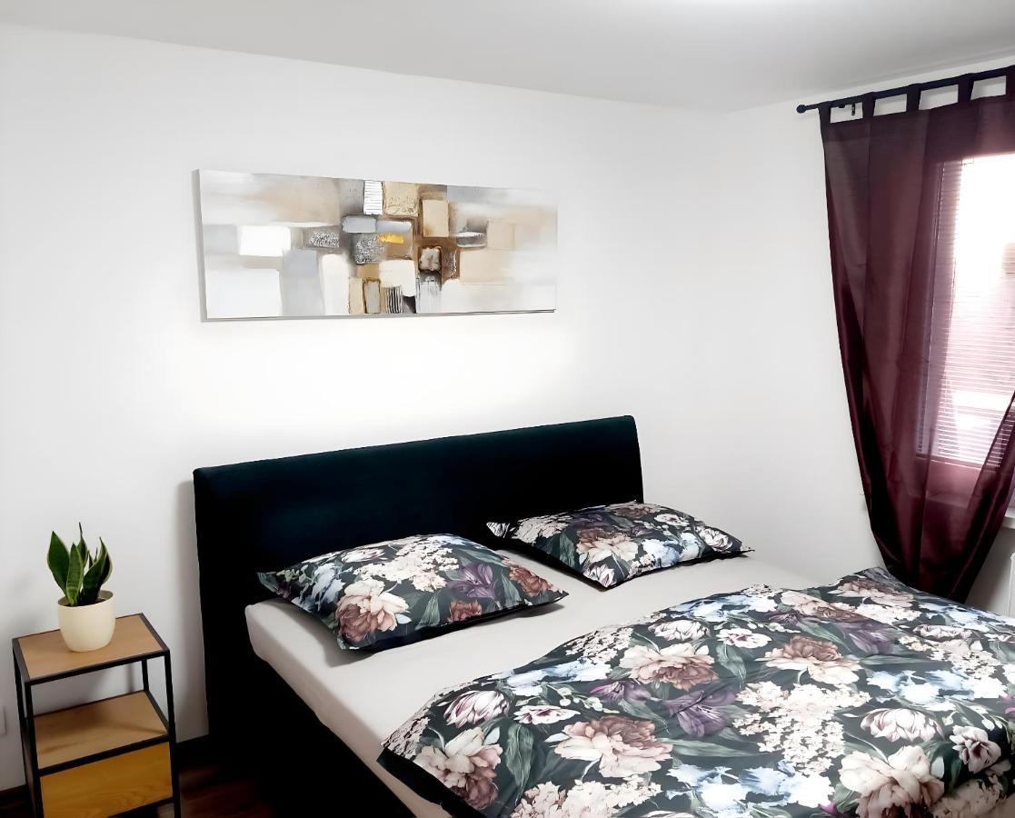 Stylovy Apartman V Samorine ภายนอก รูปภาพ